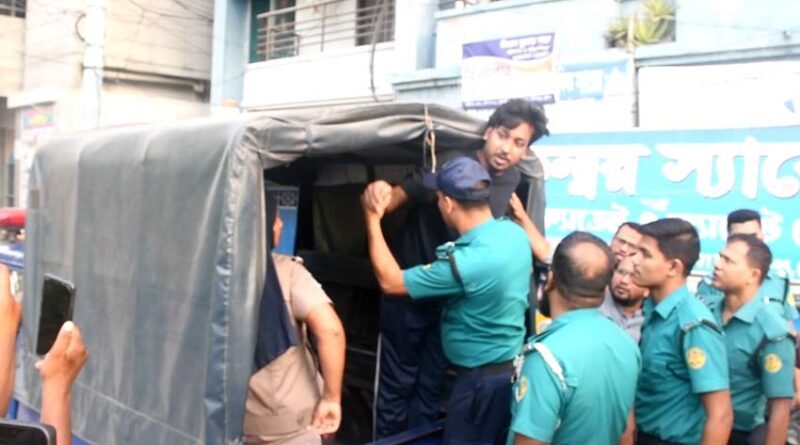 খুলনায় তরুণীসহ আপত্তিকর অবস্থায় জামায়াত নেতার ছেলে আটক